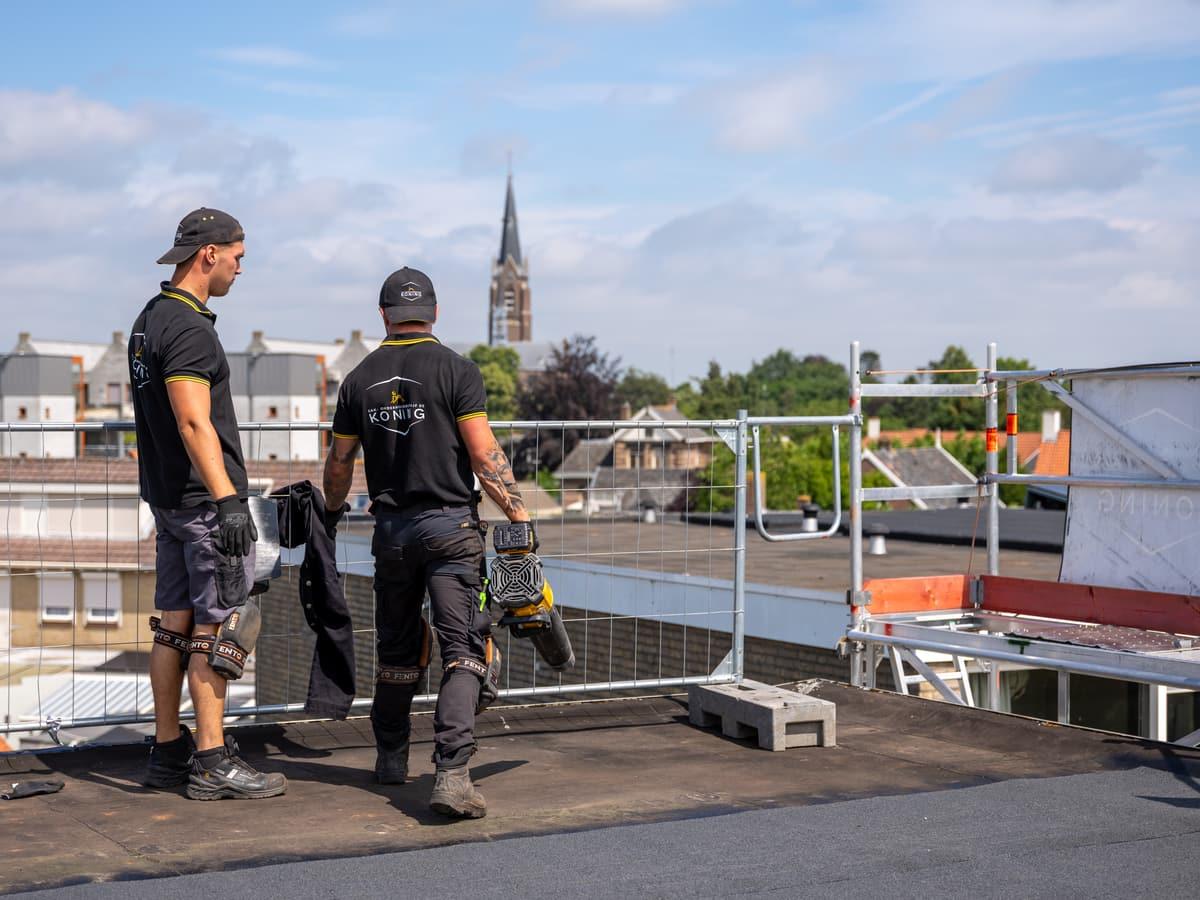 Reinigen van een verstopte dakgoot